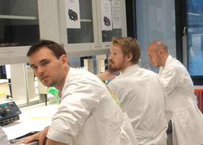 photo of students in the lab